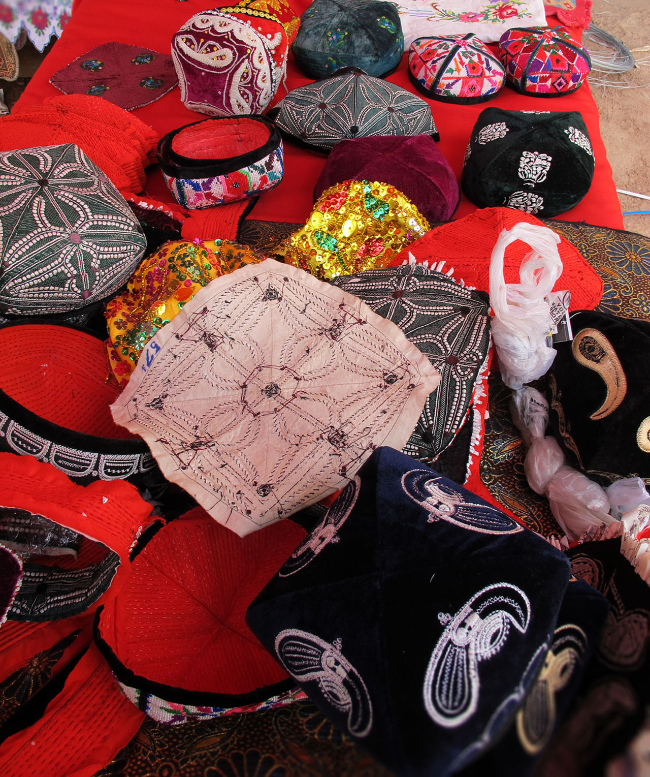 民族的王冠——维吾尔族花帽 | 旅游文化